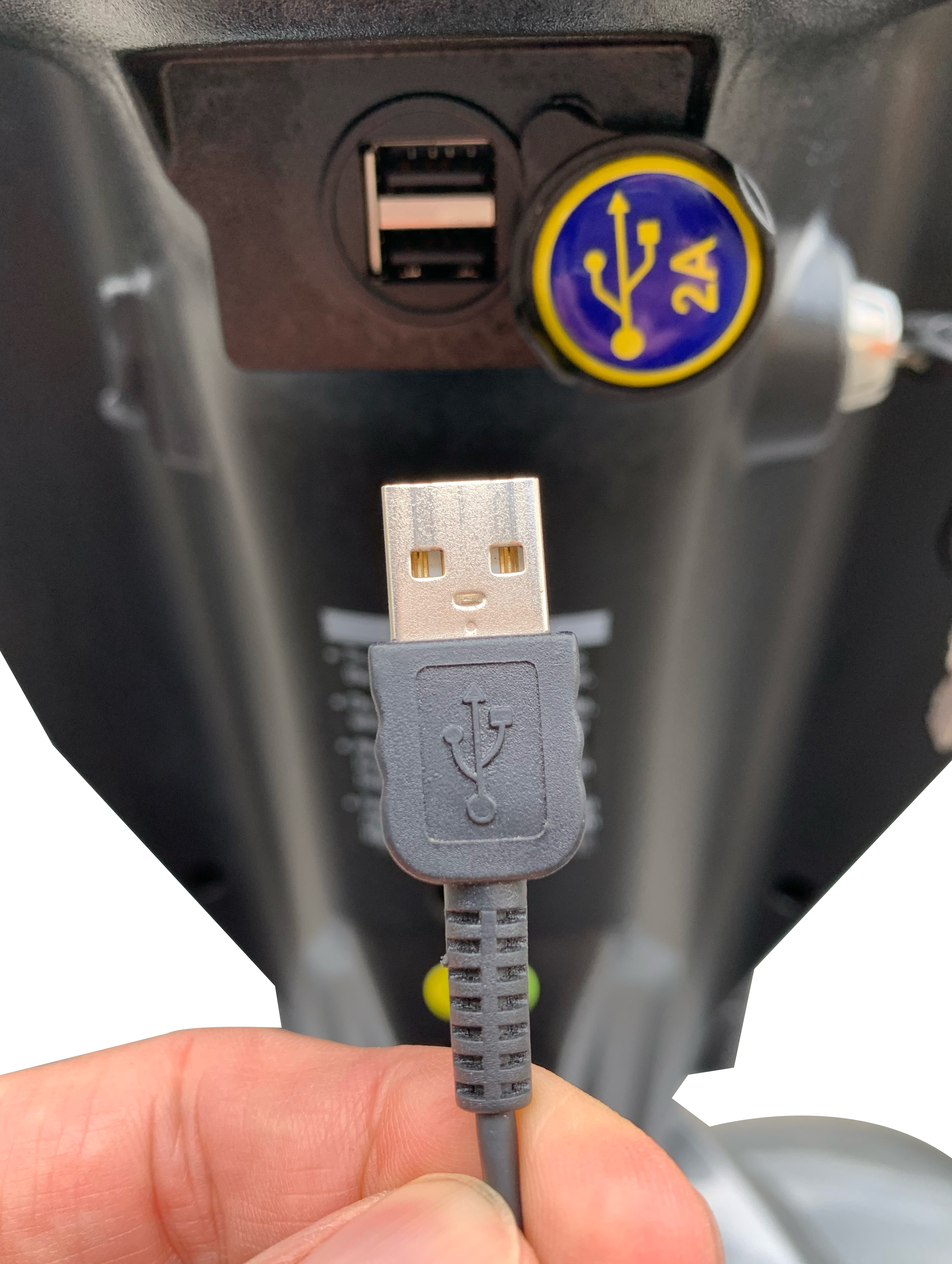 USB Ladebuchse beim Elektroscooter Virtus